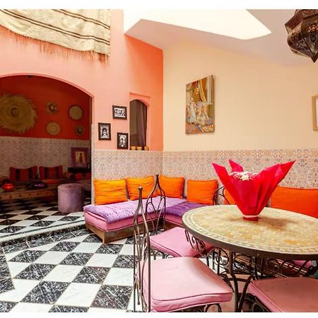Maison Riad Traditionnel Idealement Situe A Marrakech Marraquexe Exterior foto