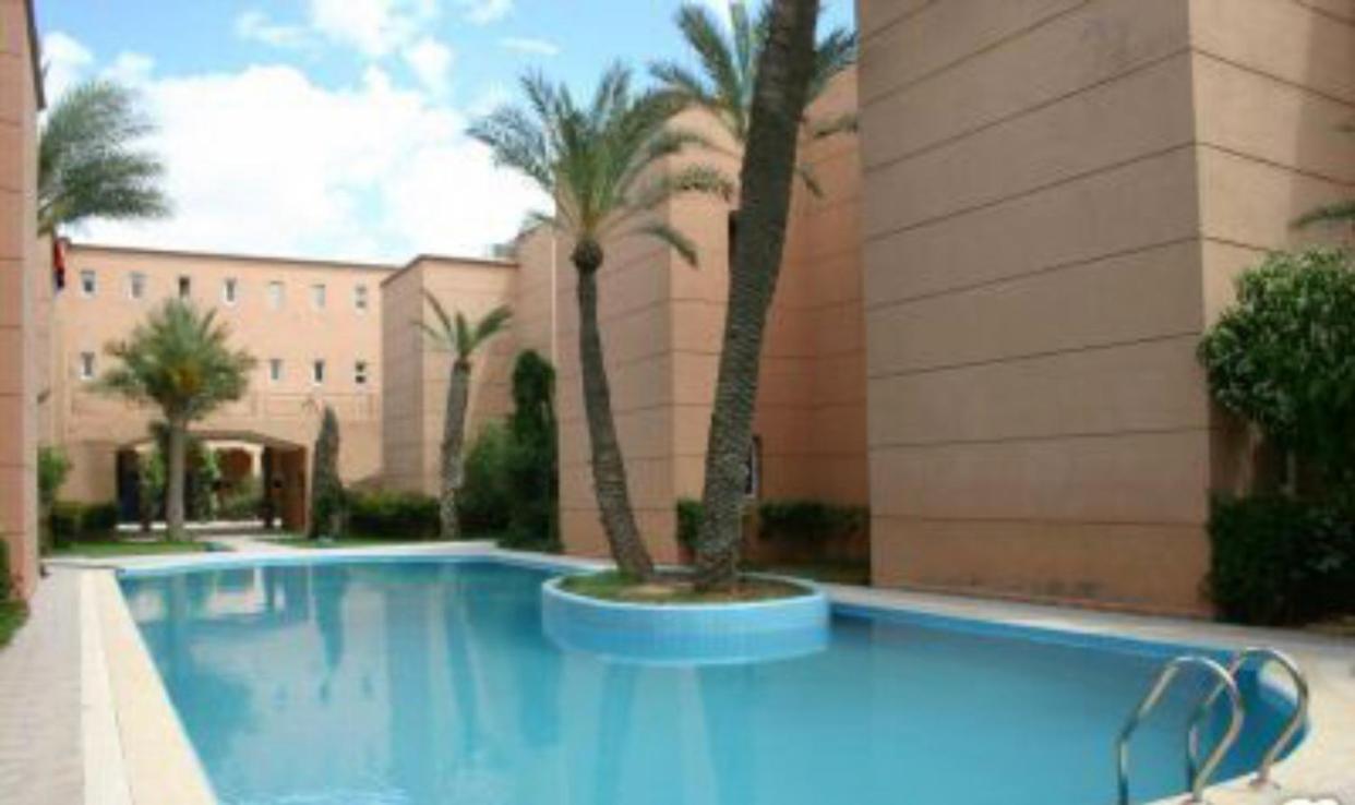Maison Riad Traditionnel Idealement Situe A Marrakech Marraquexe Exterior foto