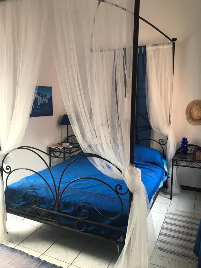 Maison Riad Traditionnel Idealement Situe A Marrakech Marraquexe Exterior foto