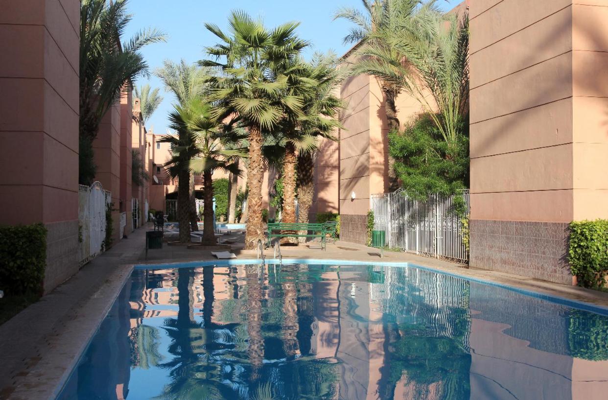 Maison Riad Traditionnel Idealement Situe A Marrakech Marraquexe Exterior foto
