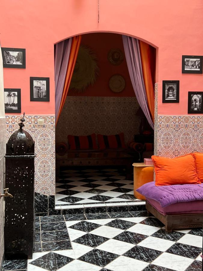 Maison Riad Traditionnel Idealement Situe A Marrakech Marraquexe Exterior foto