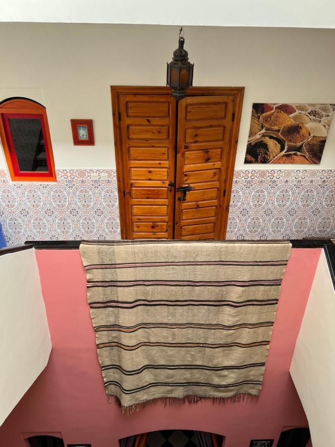 Maison Riad Traditionnel Idealement Situe A Marrakech Marraquexe Exterior foto