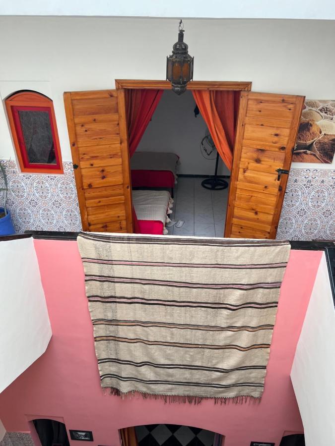 Maison Riad Traditionnel Idealement Situe A Marrakech Marraquexe Exterior foto